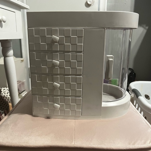 Makeup/ Skincare Holder!!🤍🧖🏼‍♀️ - Picture 2 of 6